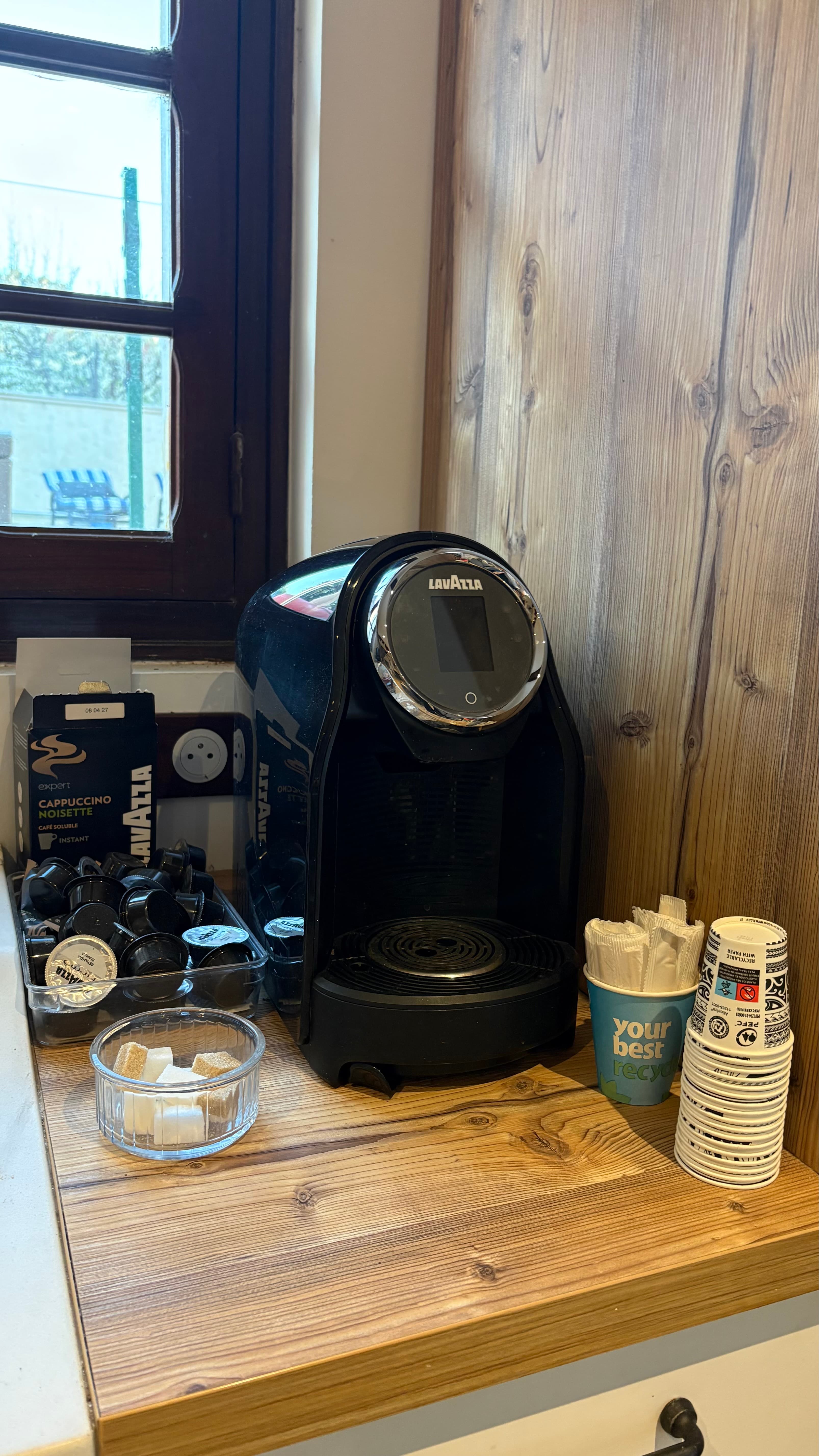 Espace tisanerie - Machine à café et boissons chaudes